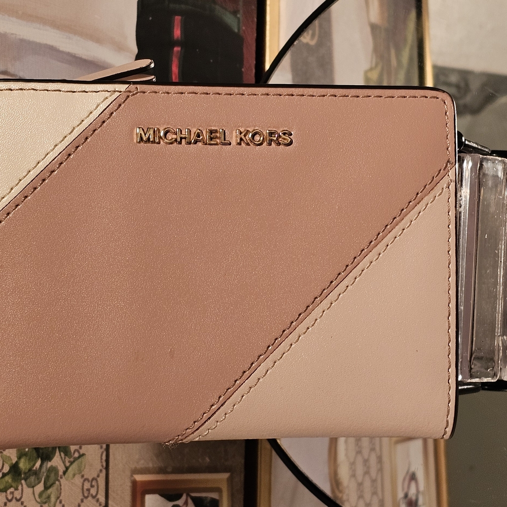 Michael Kors Adele Pink & Cream Leather Passport Holder/wallet - Picture 2 of 13